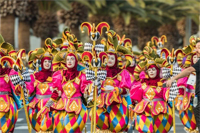 Carnaval de Santa Cruz de tenerife, jego punktem kulminacyjnym jest parada wzdłuż Avenida de Anaga