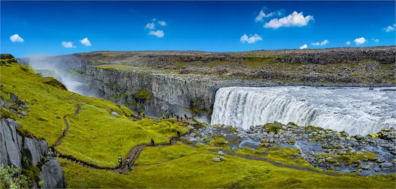 Dettifoss to drugi największy pod względem przepływu wodospad Europy (po szwajcarskim Rheinfall)