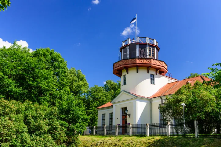 Stare obserwatorium astronomiczne Uniwersytetu w Tartu na wzgórzu Toomemägi, działało od 1810 do 1964 r.