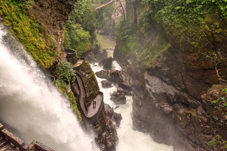 Pailón del Diablo (Cascada del Río Verde), 80-metrowy wodospad na rzece Pastaza, ok. 20 km od Baños.