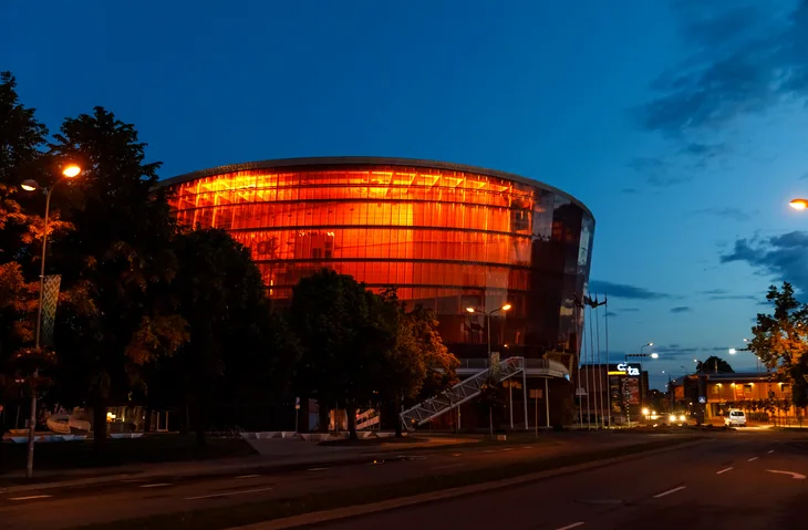 Sala koncertowa Lielais dzintars (Wielki Bursztyn) w Lipawie (Liepāja) kosztowała ponad 38,5 mln euro.