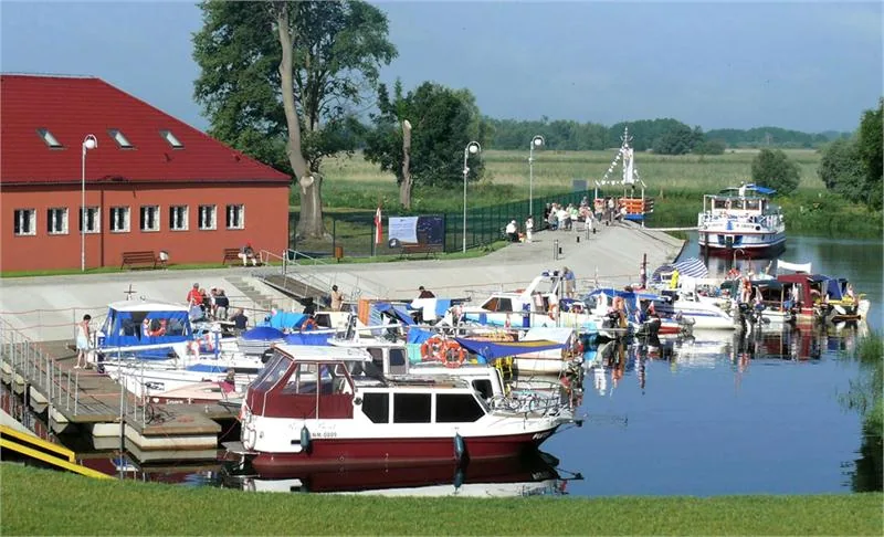 Marina Czarnków, nowoczesna przystań wodna z rozbudowaną infrastrukturą i usługami dla turystów