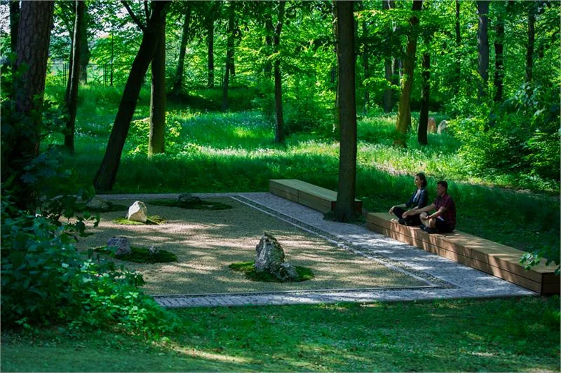 Kamienny Ogród Zen to pomniejszona replika słynnego ogrodu przy buddyjskiej świątyni Ryōan-ji w Kioto