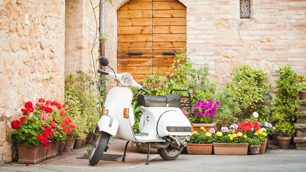 Do najbardziej emblematycznych środków transportu we Włoszech należą z pewnością skutery marki Vespa