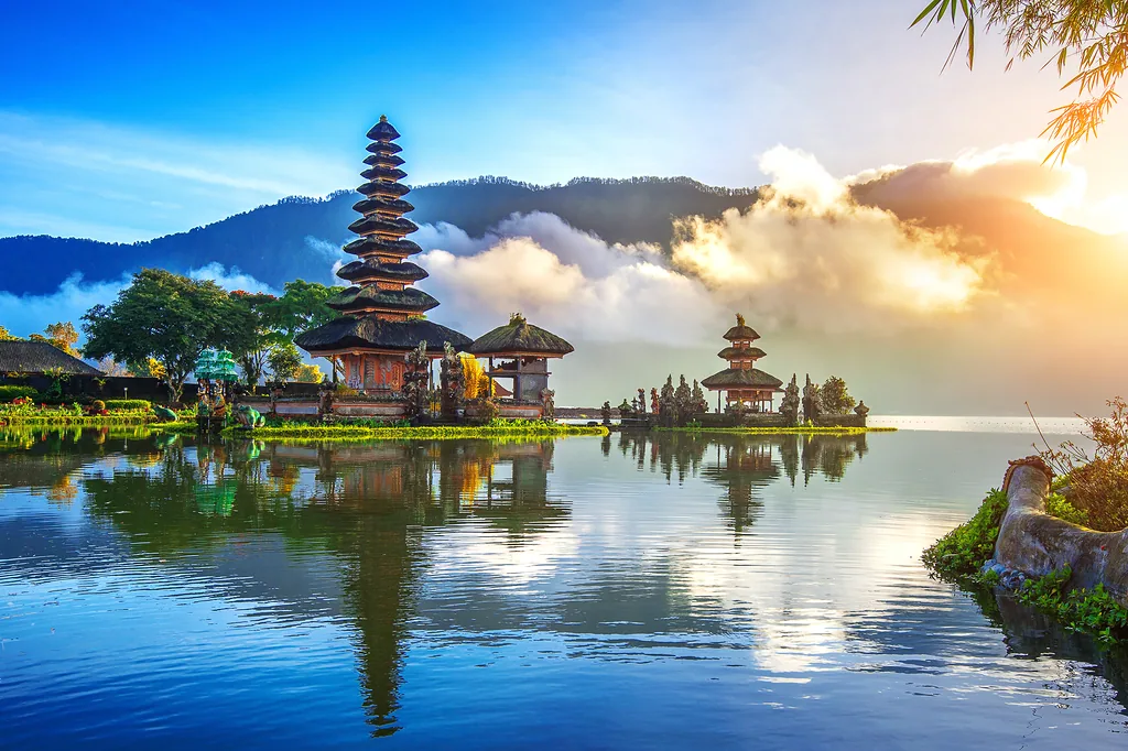 Pura Ulun Danu Bratan na brzegu jeziora Bratan