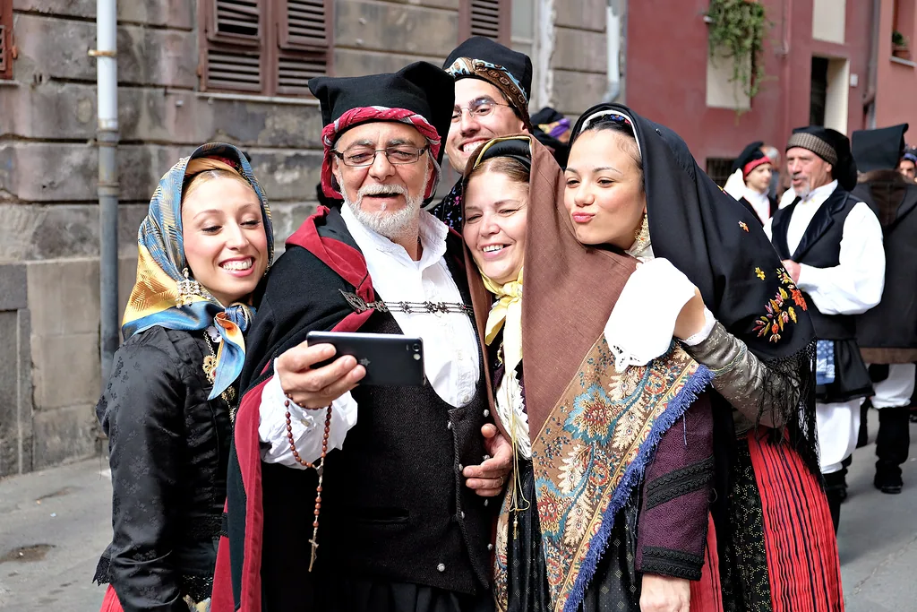 Widowiskowa majowa Festa di Sant’Efisio w Cagliari
