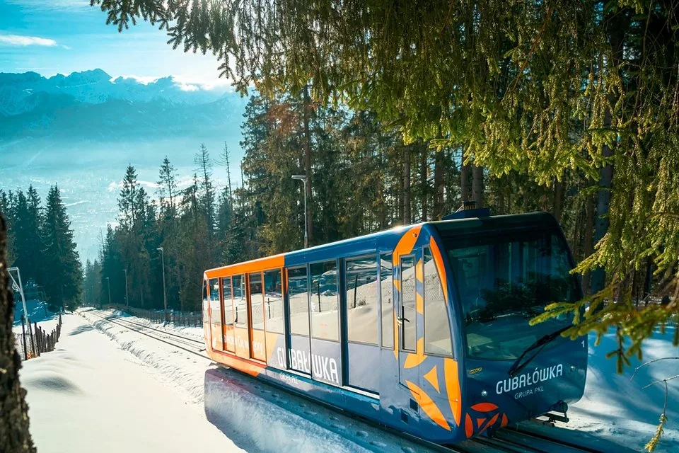 Wagon kolei linowo-terenowej PKL na Gubałówkę