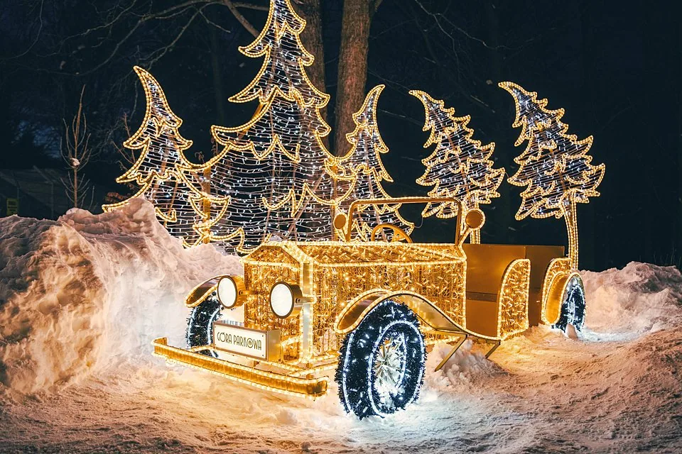 Stylowe rzeźby w Parku Światła