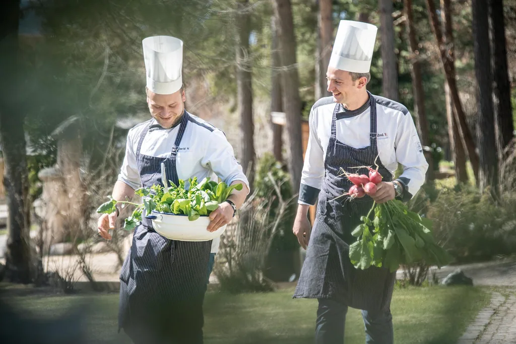 Nachhaltige Kulinarik APIPURA hotel rinner Küchenteam_©rotwild