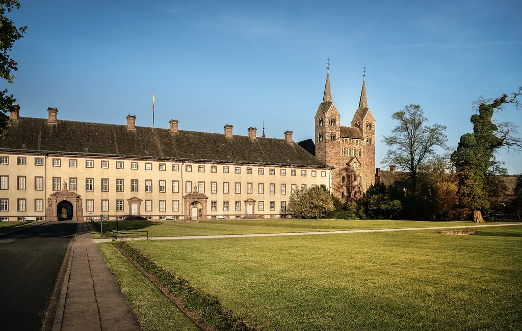 Zamek Corvey i tzw. Westwerk w miejscowości Höxter | Fot. Lookphotos / Günther Bayerl