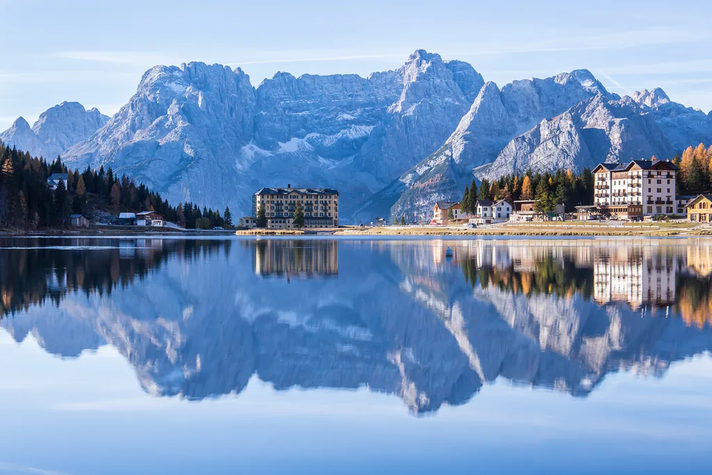The picturesqueue Lago di Misurina in the italien alps
