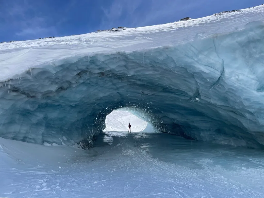 eisgrotte-zermatt-hotel-bella-vista-zermatt