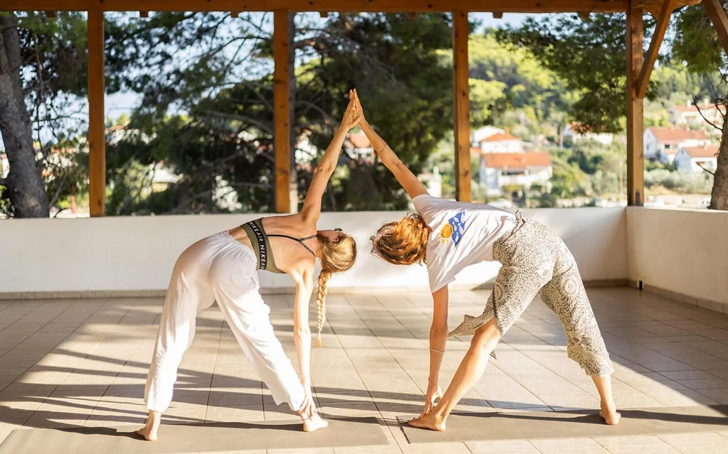 Yoga-with-mikaela-and-mare-hotel-korinjak-2
