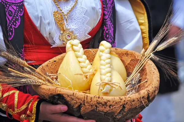 Sardinian cheese and spikes in a cork basket
