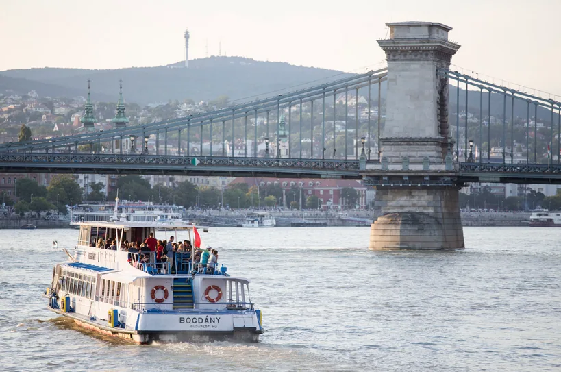 Fot. @mahartcruises / Odpłynięcie z przystani Vigadó tér w centrum Budapesztu