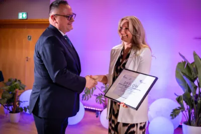 Na zdjęciu Piotr Rachwalski i Irena Pichola, prezeska zarządu Forum Odpowiedzialnego Biznesu i przewodnicząca Komitetu Sterującego Chapter Zero Poland.